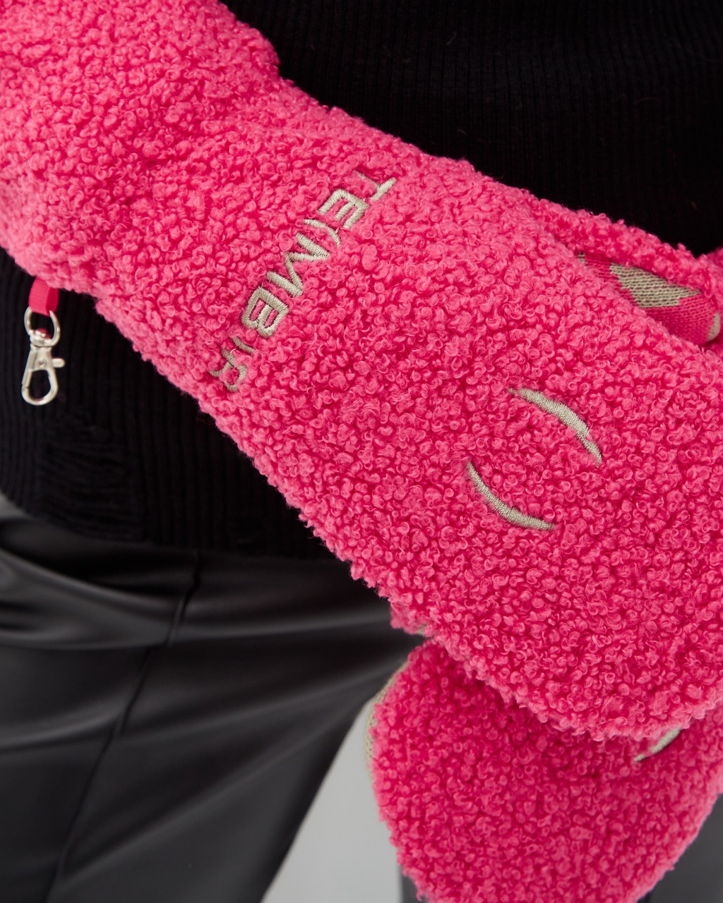 Pink Urban Bunny knitted gloves