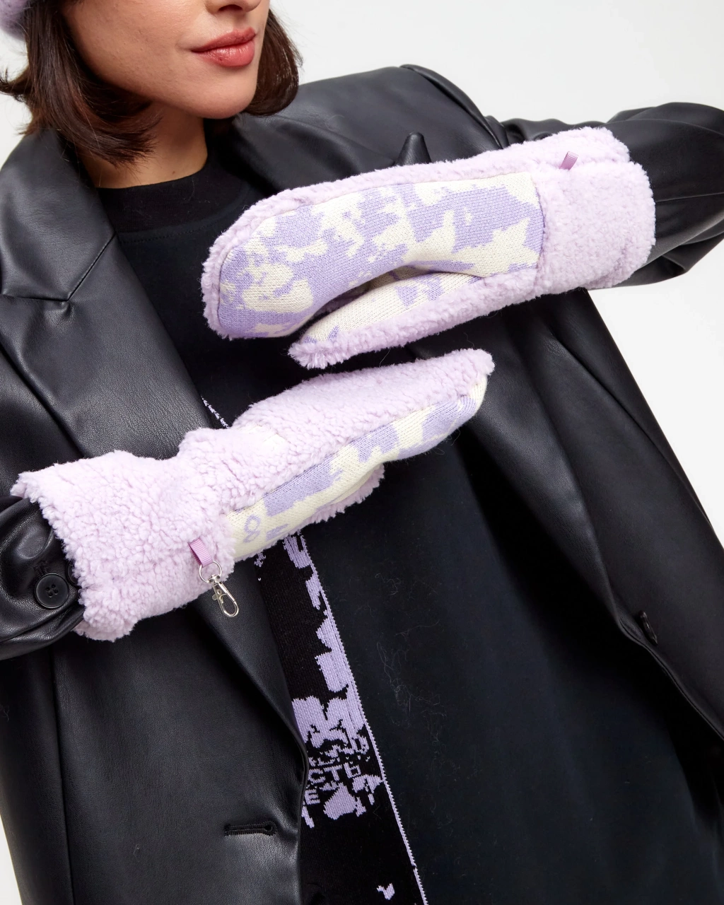 Lavender Urban Bunny knitted gloves