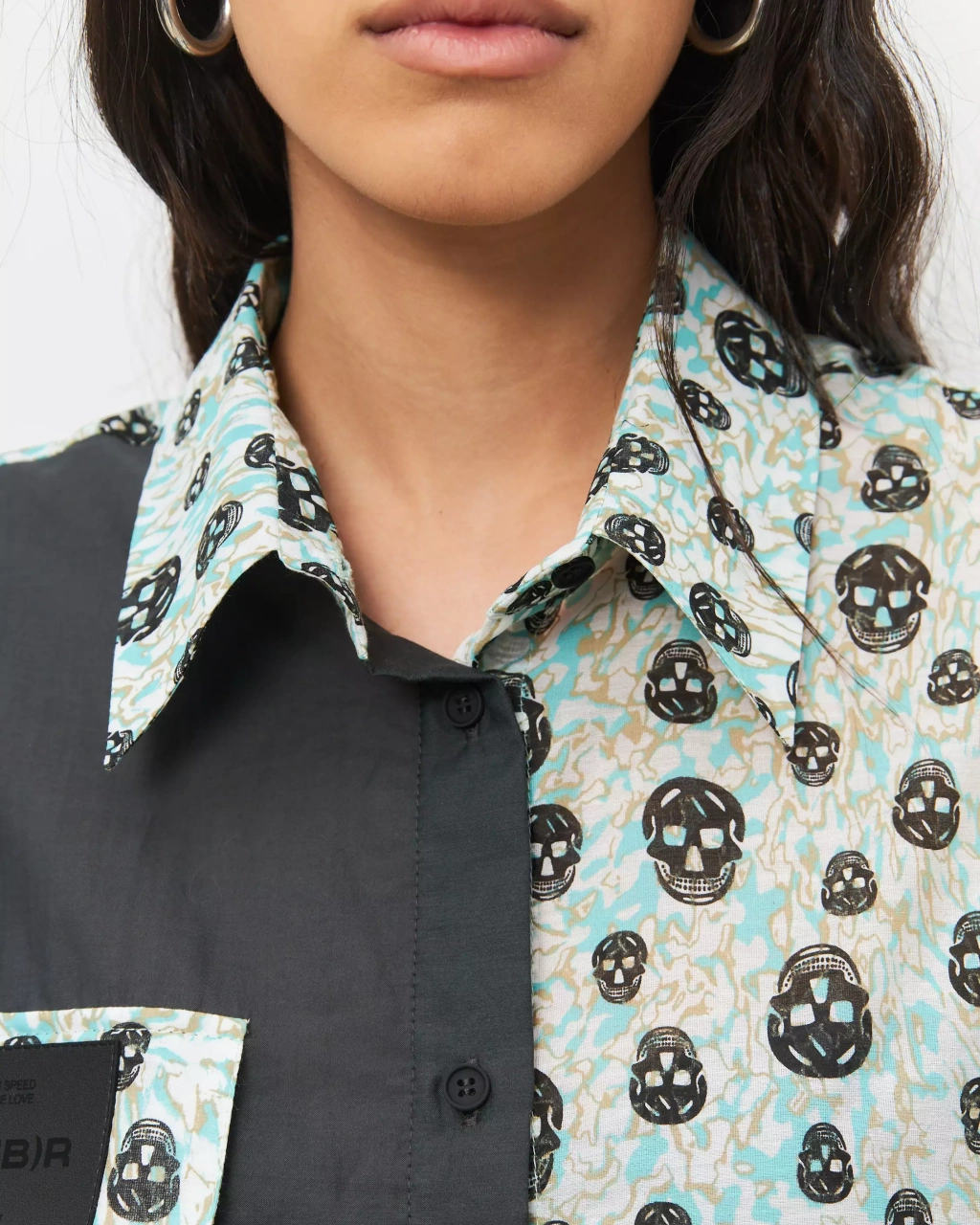 The shirt with skulls in graphite color