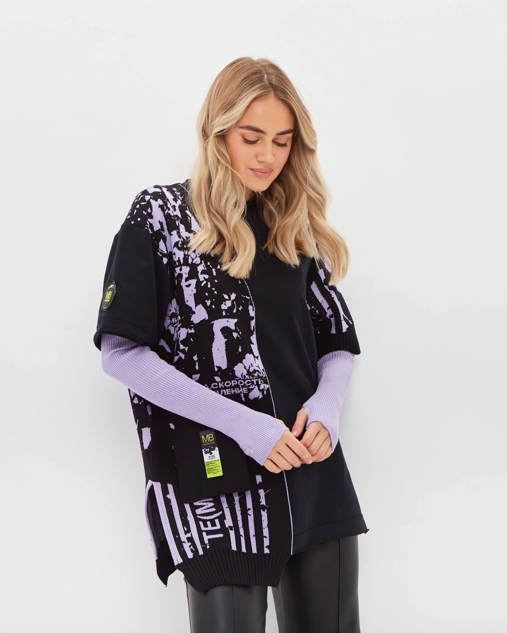 Jersey oversize jumper with a label black and lavender